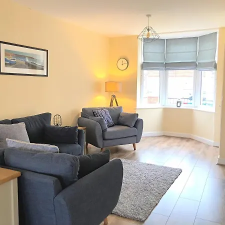 Shore House - Beautiful 3 Bedroom House With Parking And Garden, Close To Centre Hébergement de vacances Filey