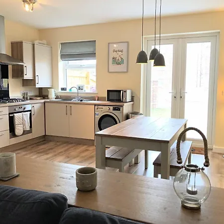 Shore House - Beautiful 3 Bedroom House With Parking And Garden, Close To Centre * פילי