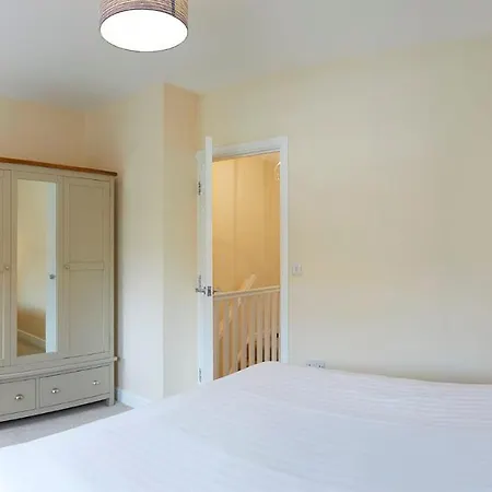 Shore House - Beautiful 3 Bedroom House With Parking And Garden, Close To Centre בית נופש
