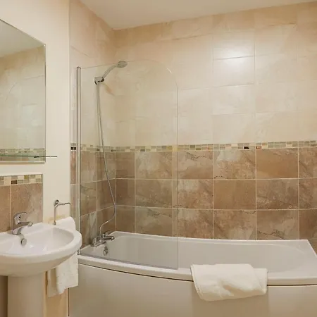 בית נופש Shore House - Beautiful 3 Bedroom House With Parking And Garden, Close To Centre פילי