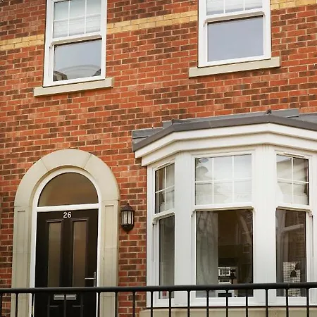 Shore House - Beautiful 3 Bedroom House With Parking And Garden, Close To Centre